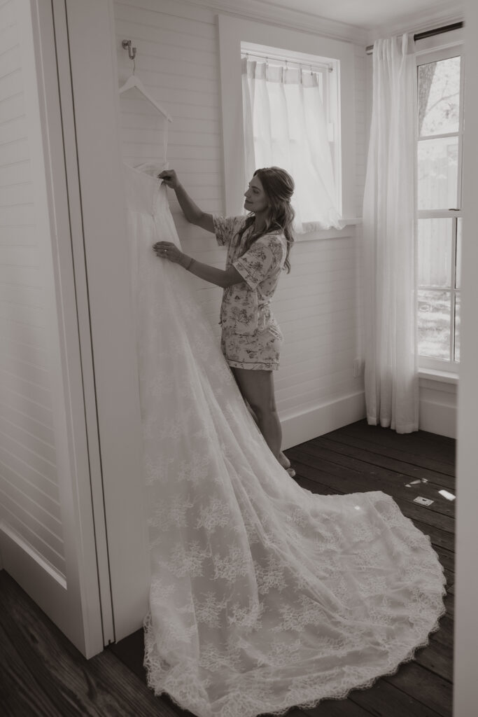Mallory getting ready in the bridal suite at Mattie’s at Green Pastures 
